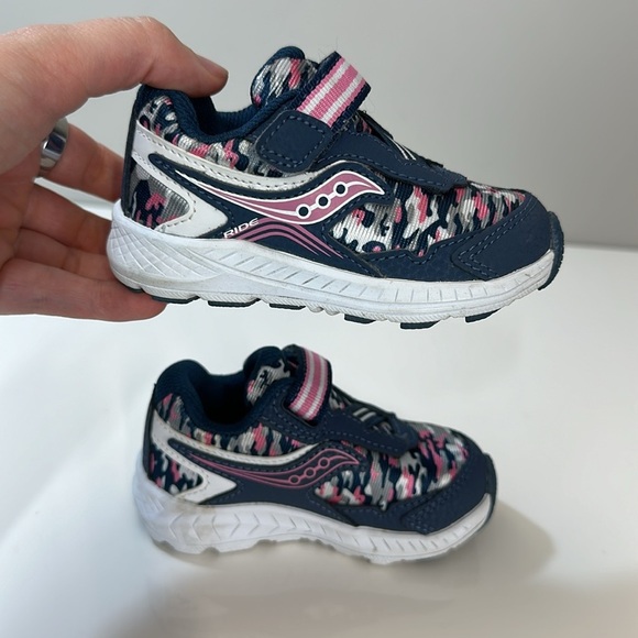 Saucony Ride 10 Jr. Sneaker Size 5W - Picture 13 of 15